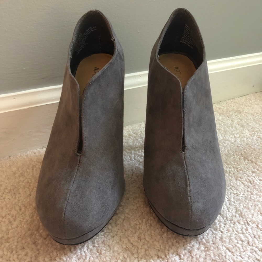 ✨HOST PICK✨ Heeled booties - gray, suede-like material